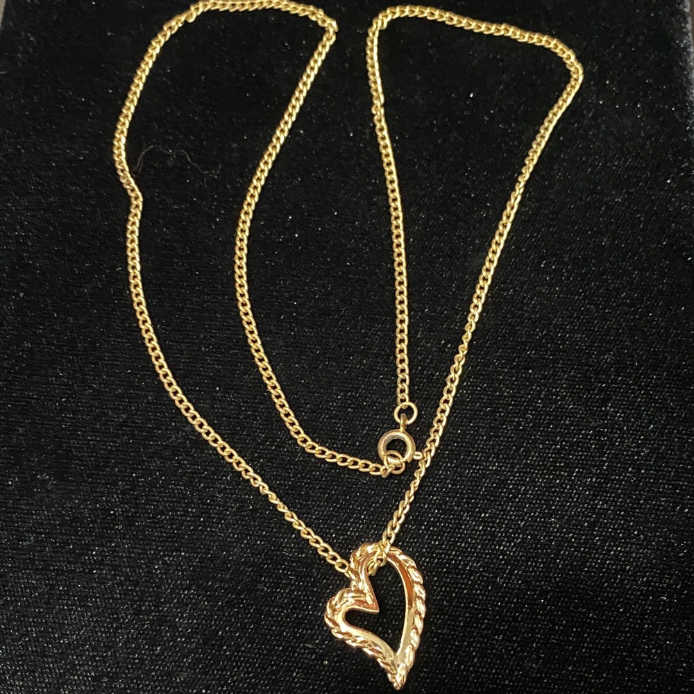 Vintage Gold Heart Pendant 20” chain Necklace